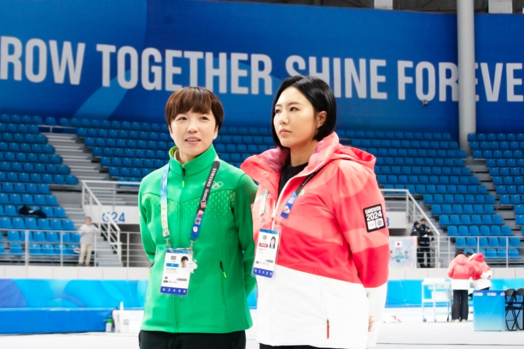 이상화선수_고다이라선수_인터뷰포즈3-1024x683.jpg